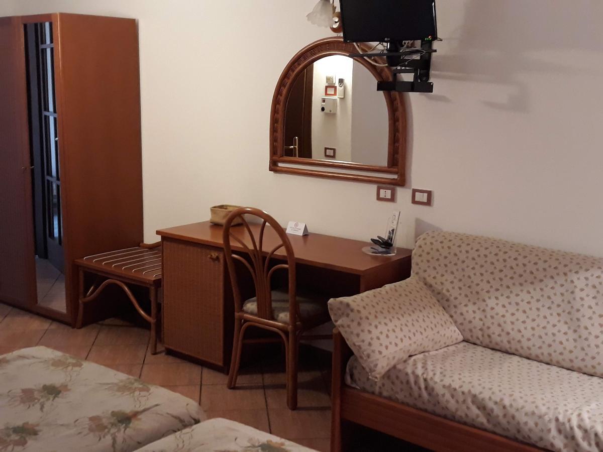 Hotel La Collinetta Sesto Calende Dış mekan fotoğraf